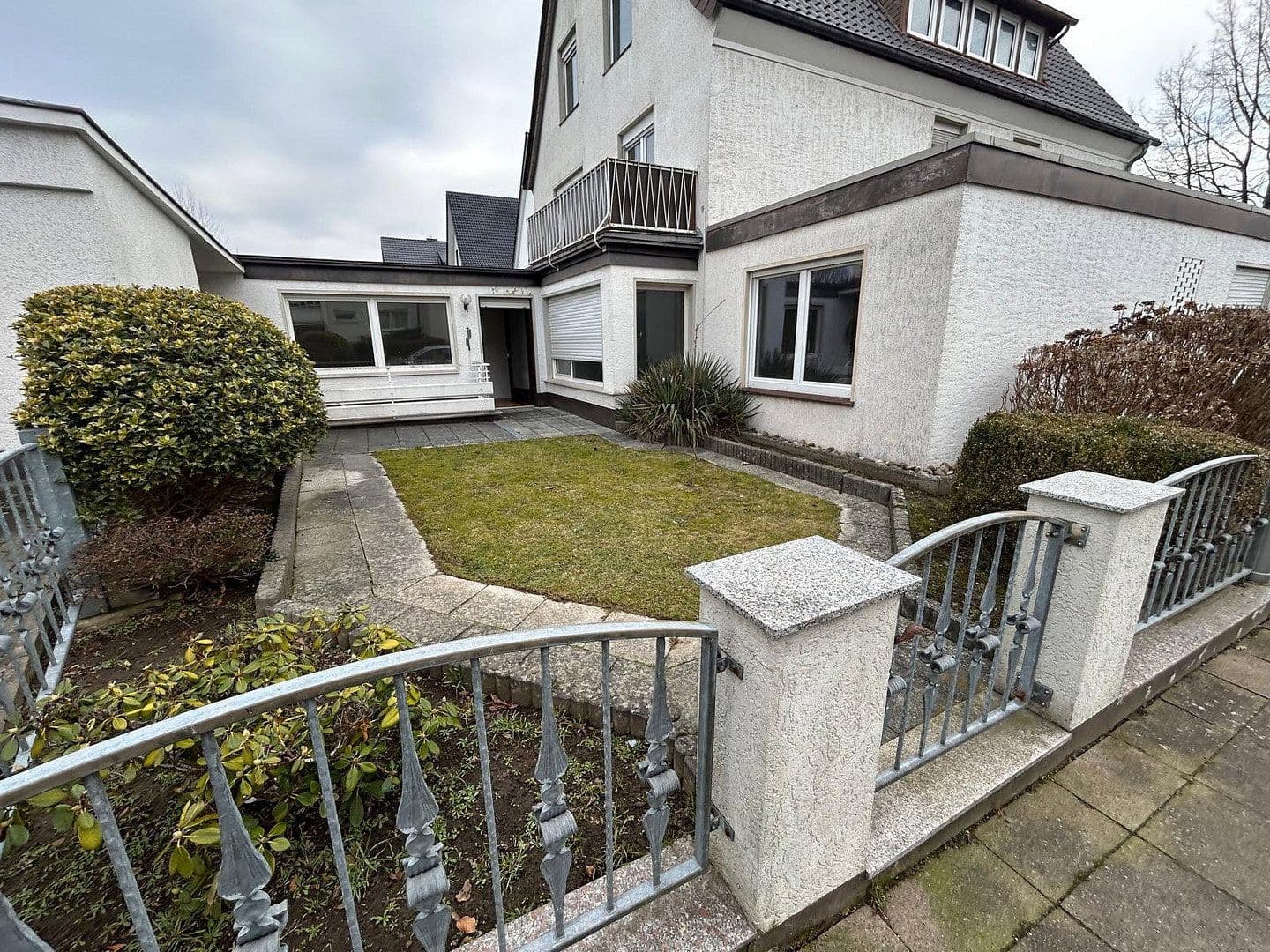 Prenájom bytu 4-izbový 105 m², Brakerstr. 17, Bielefeld, Severné Porýnie - Westfálsko Prenájom bytu 4-izbový 105 m², Brakerstr. 17, Bielefeld, Severné Porýnie - Westfálsko