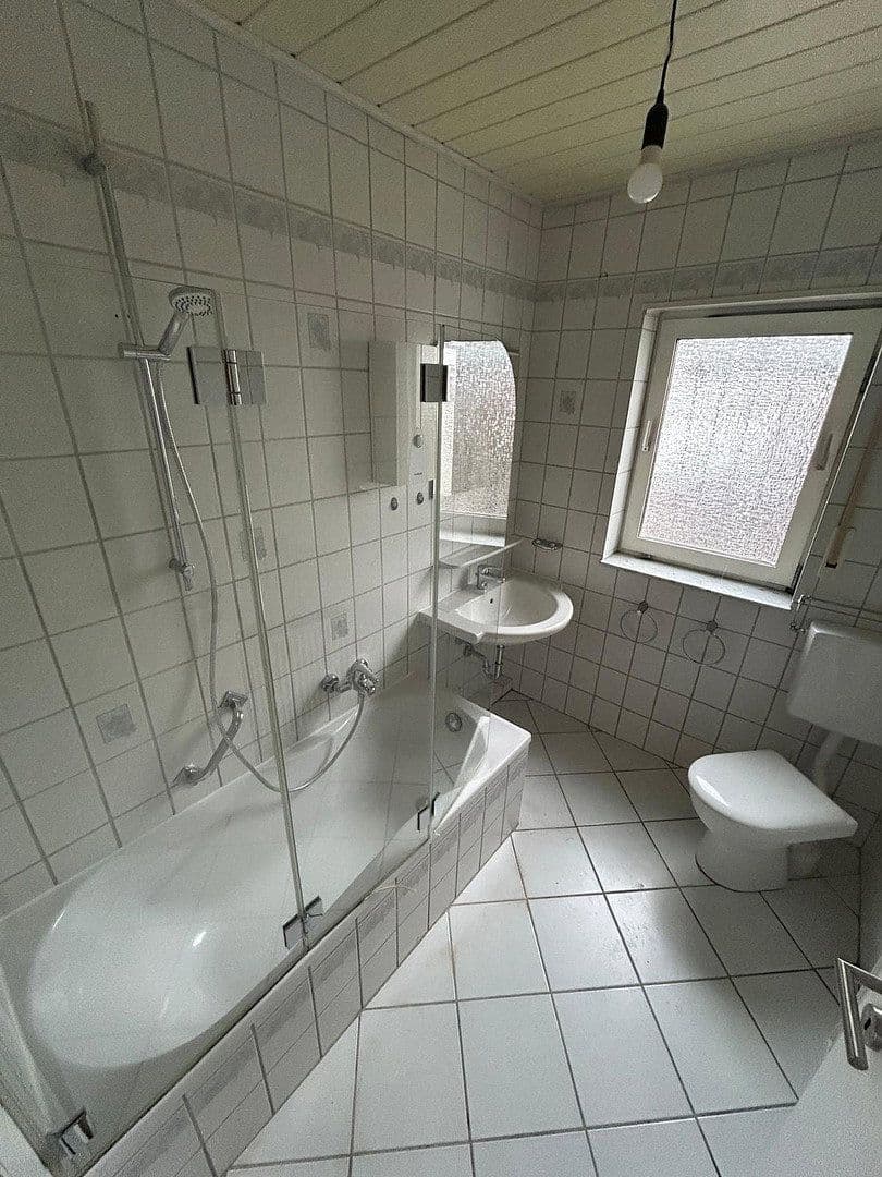 Prenájom bytu 4-izbový 105 m², Brakerstr. 17, Bielefeld, Severné Porýnie - Westfálsko Prenájom bytu 4-izbový 105 m², Brakerstr. 17, Bielefeld, Severné Porýnie - Westfálsko