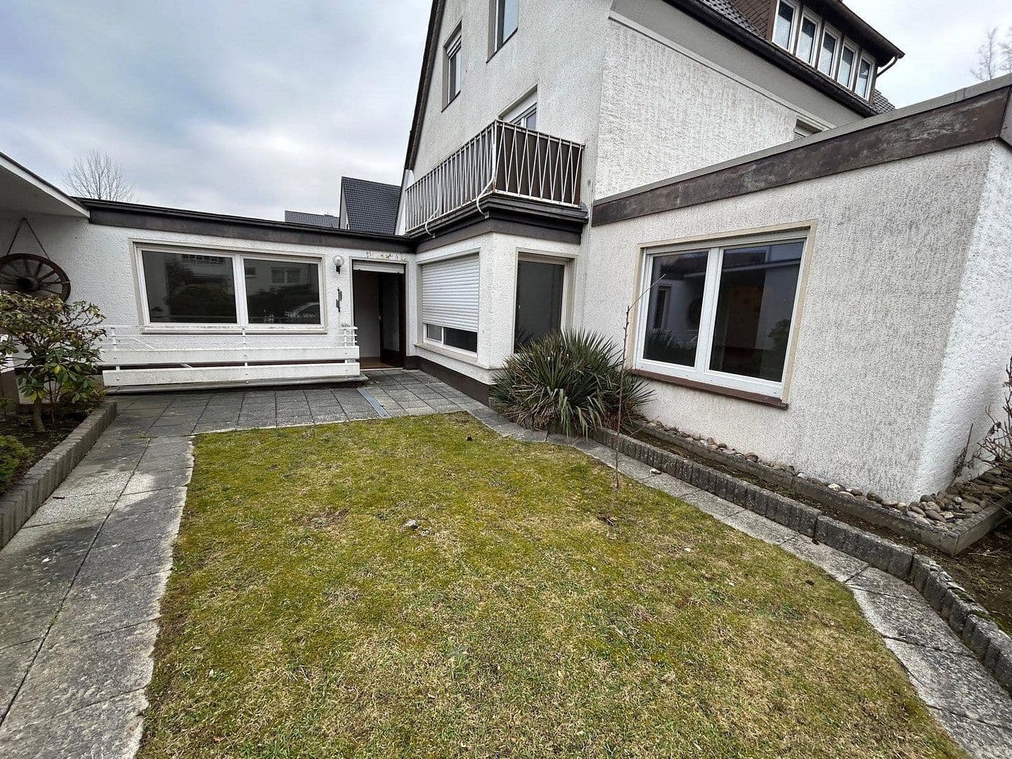 Prenájom bytu 4-izbový 105 m², Brakerstr. 17, Bielefeld, Severné Porýnie - Westfálsko Prenájom bytu 4-izbový 105 m², Brakerstr. 17, Bielefeld, Severné Porýnie - Westfálsko