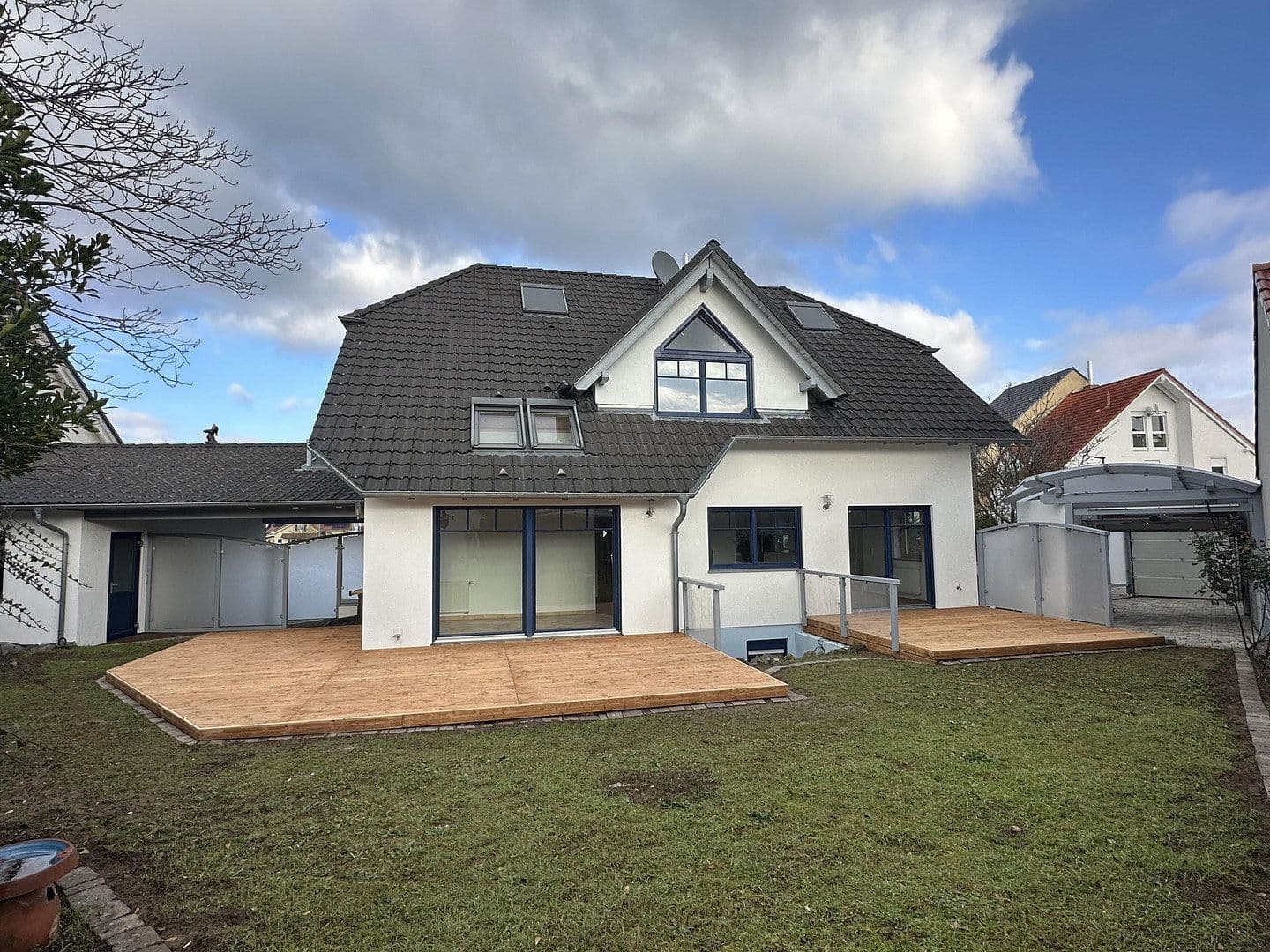 Predaj domu 310 m², pozemek 576 m², St. Leon-Rot, Bádensko-Wurttembersko Predaj domu 310 m², pozemek 576 m², St. Leon-Rot, Bádensko-Wurttembersko