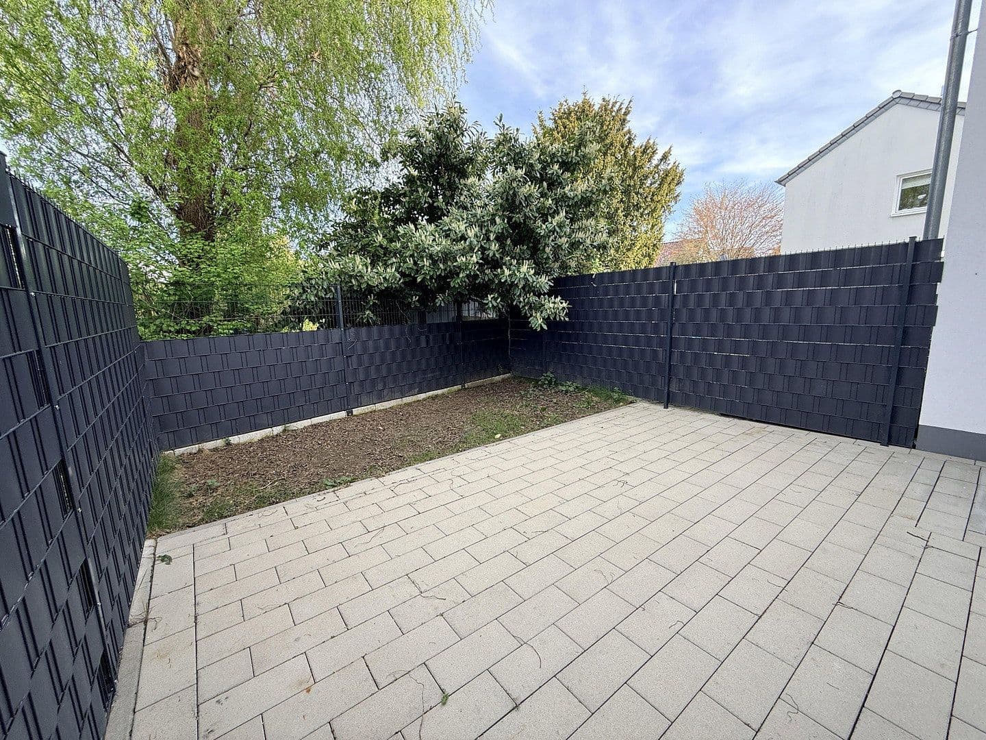 Prenájom domu 145 m², pozemek 123 m², Leonberger Straße 5a, Köln, Severné Porýnie - Westfálsko Prenájom domu 145 m², pozemek 123 m², Leonberger Straße 5a, Köln, Severné Porýnie - Westfálsko