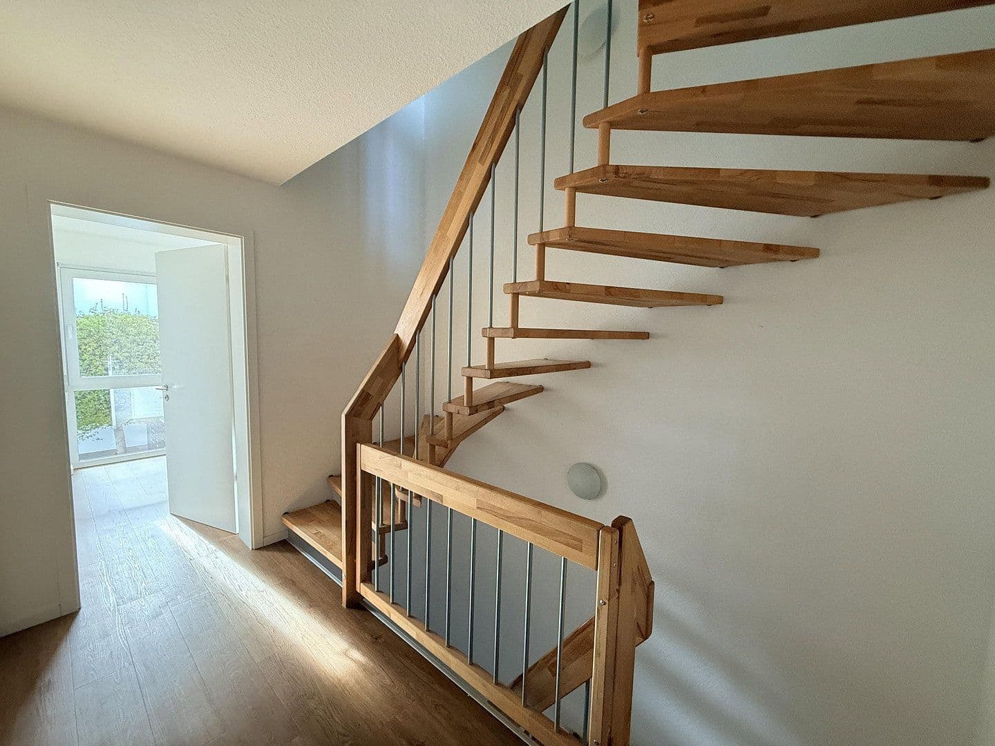 Prenájom domu 145 m², pozemek 123 m², Leonberger Straße 5a, Köln, Severné Porýnie - Westfálsko Prenájom domu 145 m², pozemek 123 m², Leonberger Straße 5a, Köln, Severné Porýnie - Westfálsko