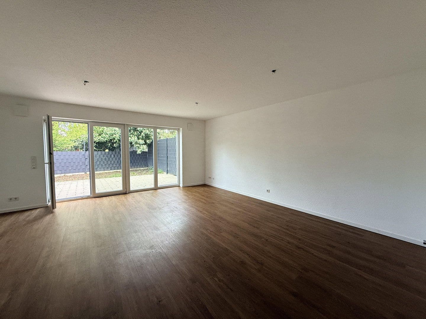 Prenájom domu 145 m², pozemek 123 m², Leonberger Straße 5a, Köln, Severné Porýnie - Westfálsko Prenájom domu 145 m², pozemek 123 m², Leonberger Straße 5a, Köln, Severné Porýnie - Westfálsko