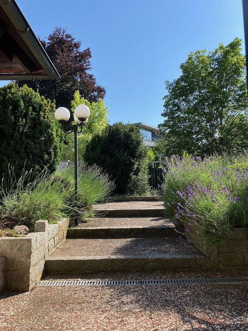 Predaj domu 308 m², pozemek 1.102 m², Zirndorf, Bavorsko Predaj domu 308 m², pozemek 1.102 m², Zirndorf, Bavorsko