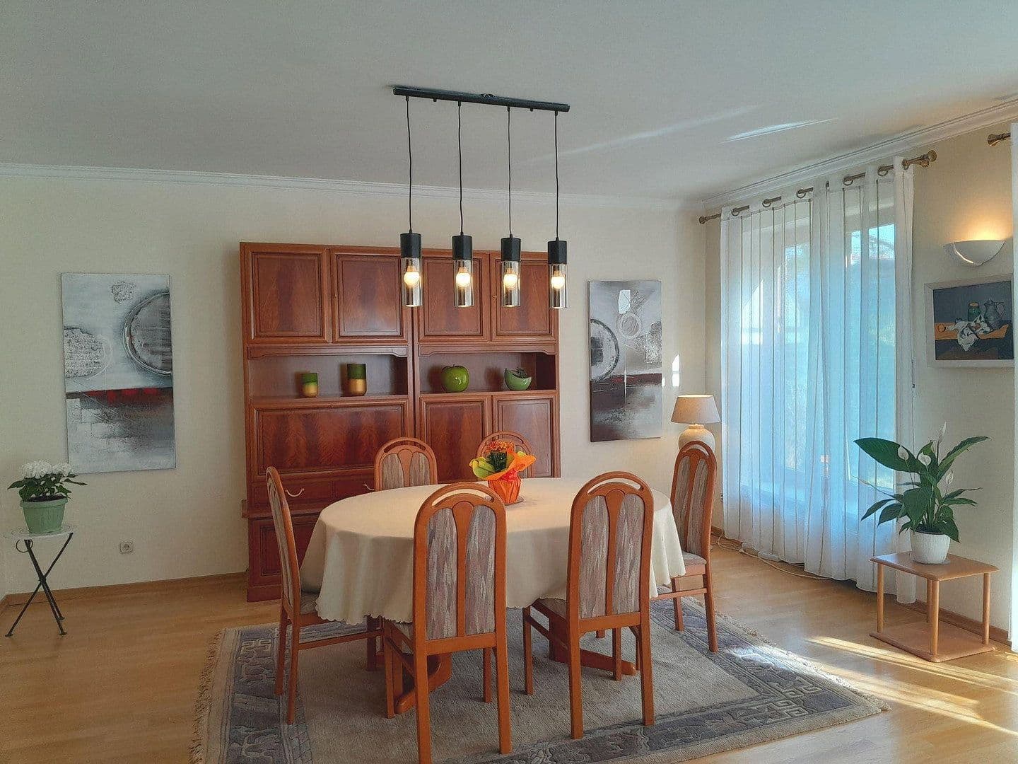 Prenájom bytu 2-izbový 90 m², Zorneding, Bavorsko Prenájom bytu 2-izbový 90 m², Zorneding, Bavorsko