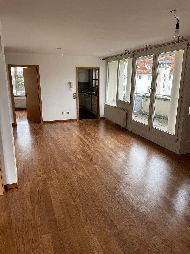 Prenájom bytu 3-izbový 85 m², Alleenstr. 79, Kirchheim unter Teck, Bádensko-Wurttembersko Prenájom bytu 3-izbový 85 m², Alleenstr. 79, Kirchheim unter Teck, Bádensko-Wurttembersko