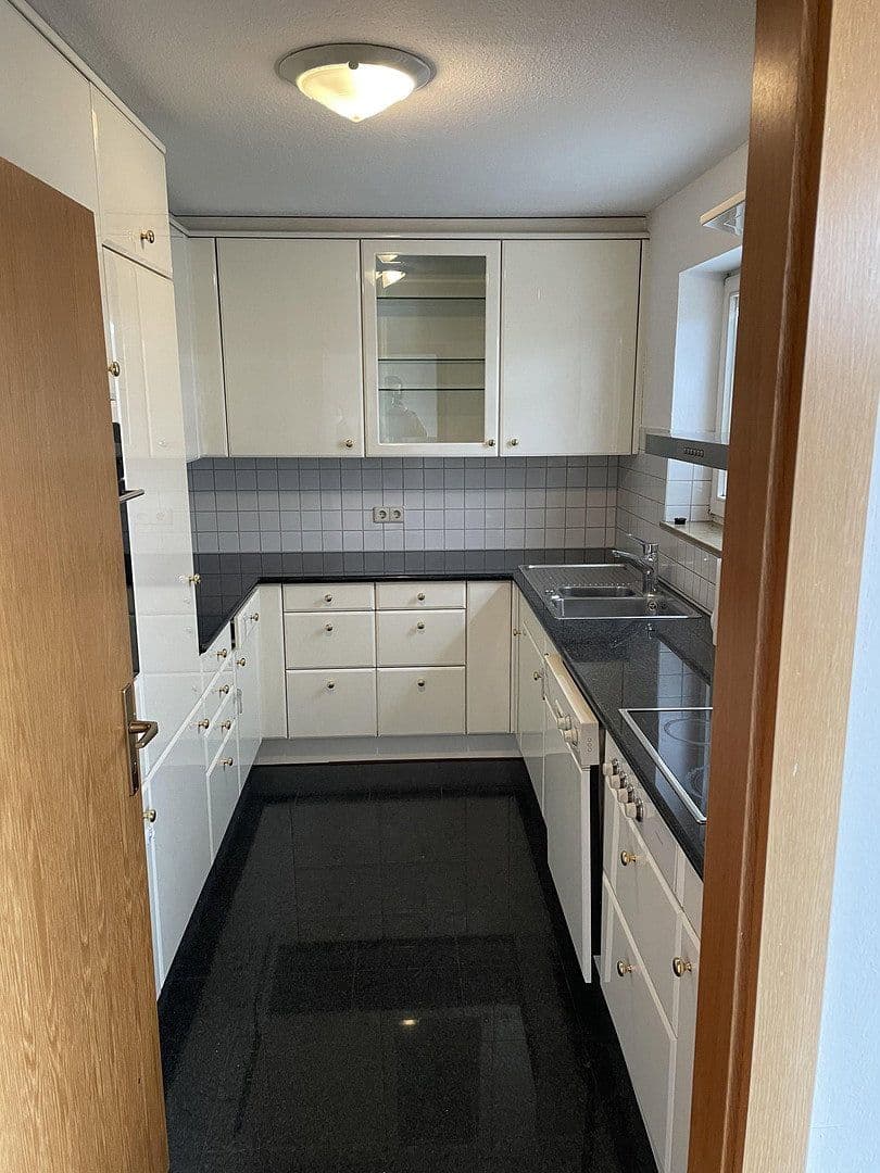 Prenájom bytu 3-izbový 85 m², Alleenstr. 79, Kirchheim unter Teck, Bádensko-Wurttembersko Prenájom bytu 3-izbový 85 m², Alleenstr. 79, Kirchheim unter Teck, Bádensko-Wurttembersko