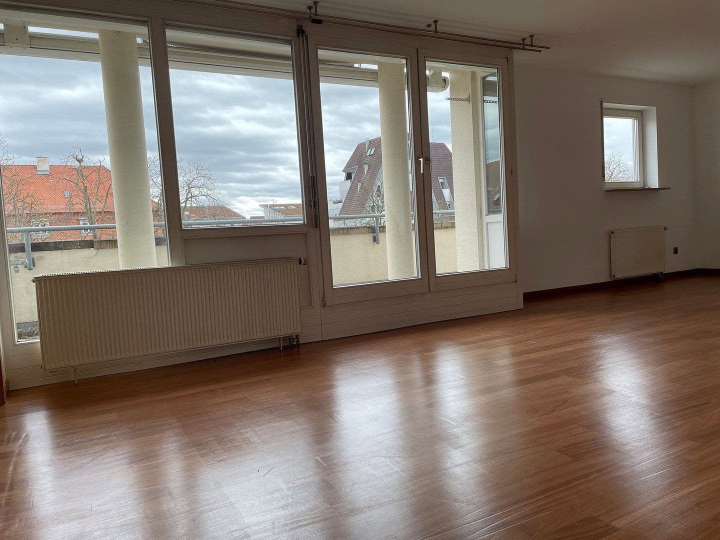 Prenájom bytu 3-izbový 85 m², Alleenstr. 79, Kirchheim unter Teck, Bádensko-Wurttembersko Prenájom bytu 3-izbový 85 m², Alleenstr. 79, Kirchheim unter Teck, Bádensko-Wurttembersko