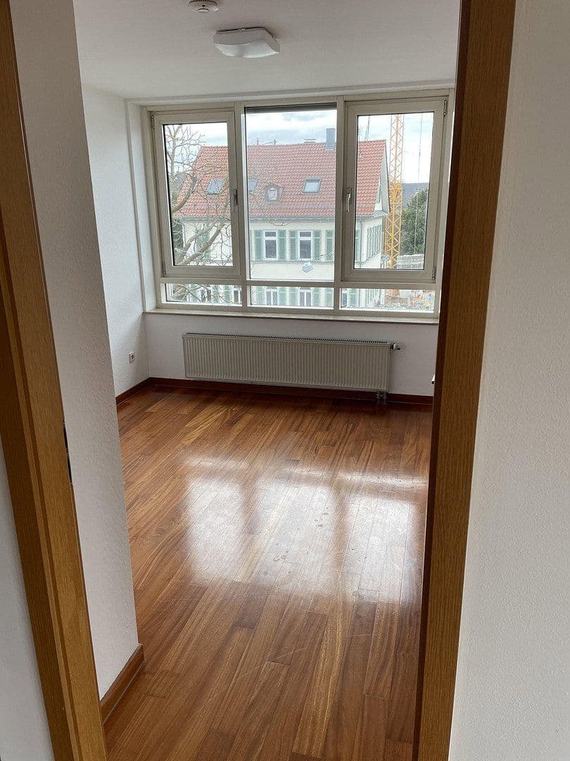 Prenájom bytu 3-izbový 85 m², Alleenstr. 79, Kirchheim unter Teck, Bádensko-Wurttembersko Prenájom bytu 3-izbový 85 m², Alleenstr. 79, Kirchheim unter Teck, Bádensko-Wurttembersko