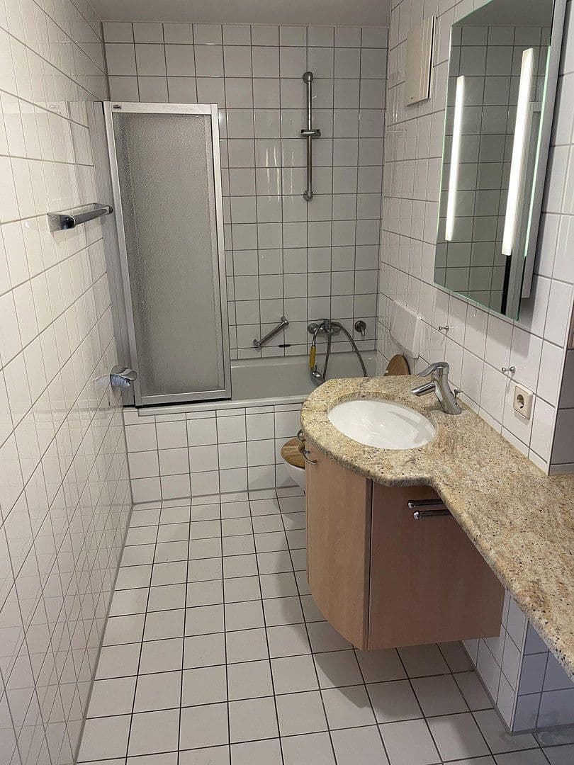 Prenájom bytu 3-izbový 85 m², Alleenstr. 79, Kirchheim unter Teck, Bádensko-Wurttembersko Prenájom bytu 3-izbový 85 m², Alleenstr. 79, Kirchheim unter Teck, Bádensko-Wurttembersko