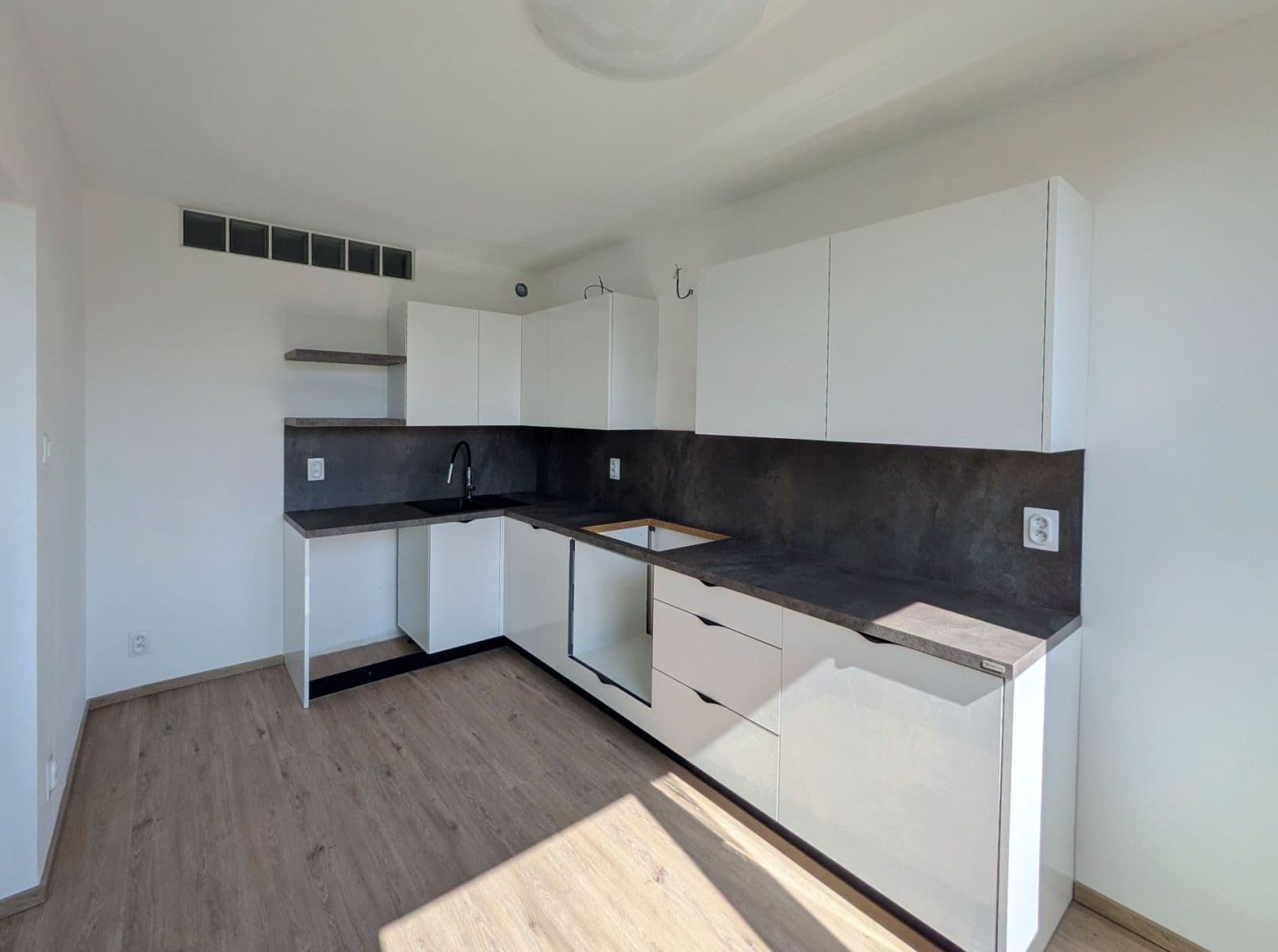 Predaj bytu 3-izbový 69 m², Rubensova, Praha, Praha Predaj bytu 3-izbový 69 m², Rubensova, Praha, Praha