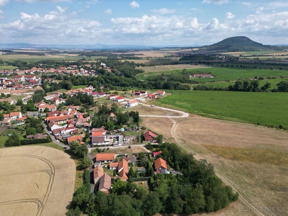 Predaj pozemku 1.123 m², Straškov-Vodochody, Ústecký kraj Predaj pozemku 1.123 m², Straškov-Vodochody, Ústecký kraj