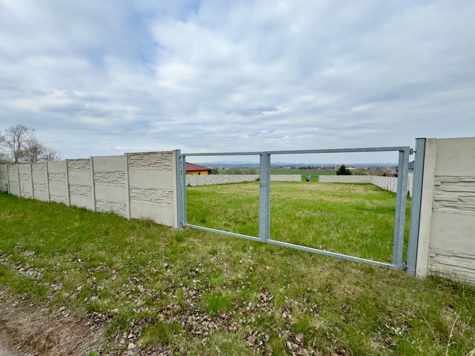 Predaj pozemku 1.369 m², Žatec, Ústecký kraj Predaj pozemku 1.369 m², Žatec, Ústecký kraj