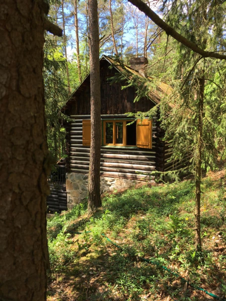 Predaj rekreačného objektu 50 m², pozemek 4.281 m², Malá Hraštice, Středočeský kraj Predaj rekreačného objektu 50 m², pozemek 4.281 m², Malá Hraštice, Středočeský kraj