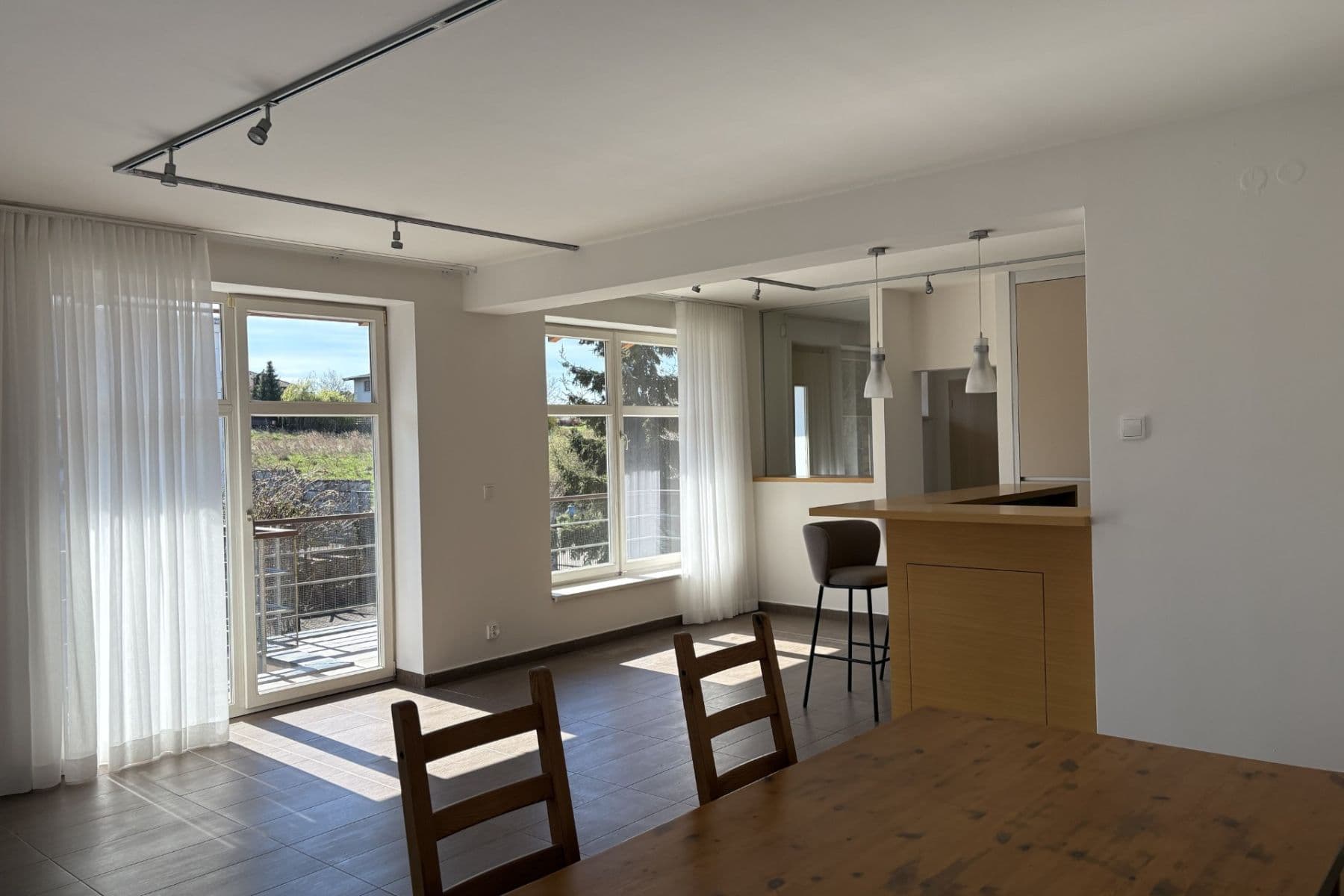 Prenájom bytu 4-izbový 141 m², Chelčického, Roztoky, Středočeský kraj Prenájom bytu 4-izbový 141 m², Chelčického, Roztoky, Středočeský kraj