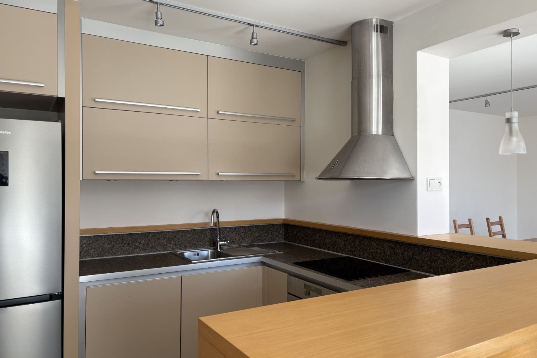 Prenájom bytu 4-izbový 141 m², Chelčického, Roztoky, Středočeský kraj Prenájom bytu 4-izbový 141 m², Chelčického, Roztoky, Středočeský kraj