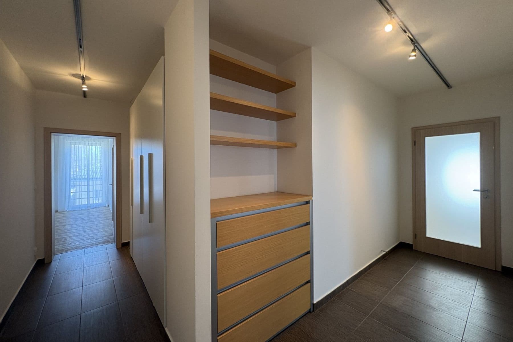 Prenájom bytu 4-izbový 141 m², Chelčického, Roztoky, Středočeský kraj Prenájom bytu 4-izbový 141 m², Chelčického, Roztoky, Středočeský kraj