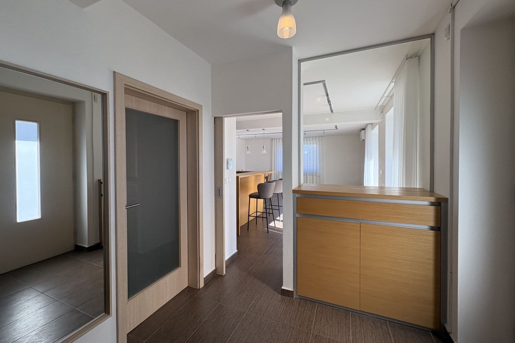 Prenájom bytu 4-izbový 141 m², Chelčického, Roztoky, Středočeský kraj Prenájom bytu 4-izbový 141 m², Chelčického, Roztoky, Středočeský kraj