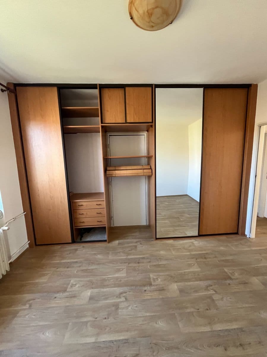 Prenájom bytu 2-izbový 49 m², Sadská, Praha, Praha Prenájom bytu 2-izbový 49 m², Sadská, Praha, Praha
