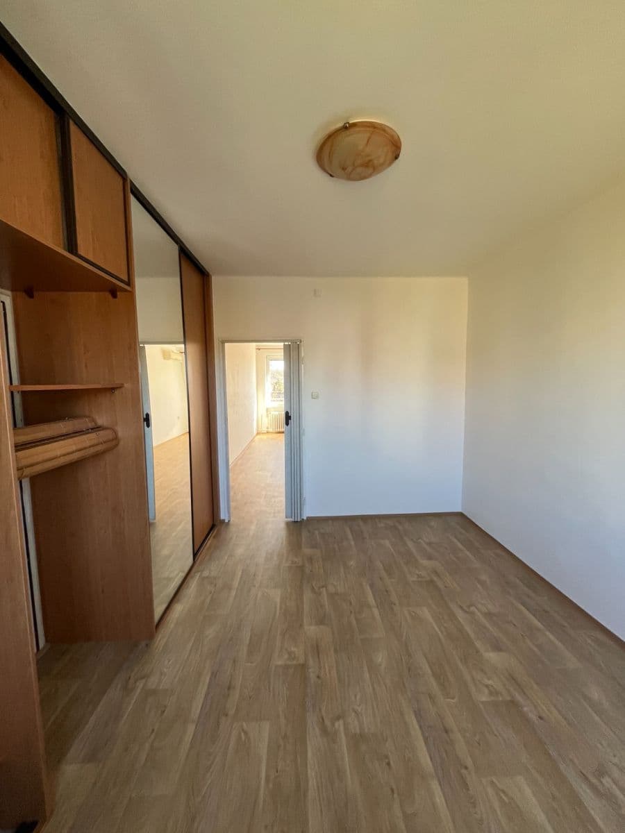 Prenájom bytu 2-izbový 49 m², Sadská, Praha, Praha Prenájom bytu 2-izbový 49 m², Sadská, Praha, Praha