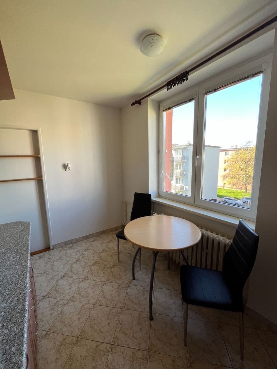 Prenájom bytu 2-izbový 49 m², Sadská, Praha, Praha Prenájom bytu 2-izbový 49 m², Sadská, Praha, Praha