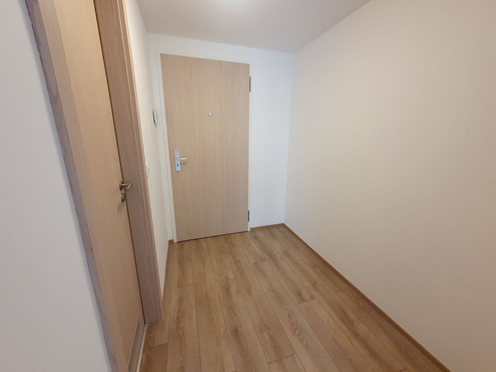 Prenájom bytu 1-izbový 27 m², Nebřenická, Praha, Praha Prenájom bytu 1-izbový 27 m², Nebřenická, Praha, Praha