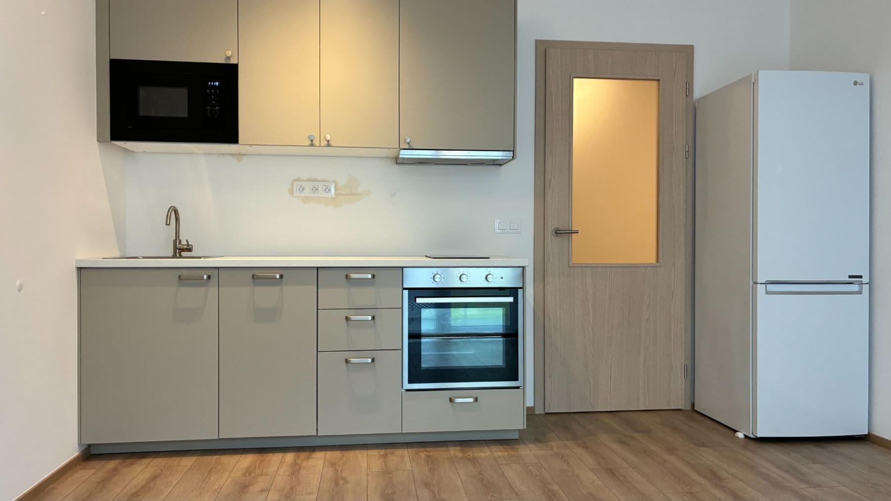 Prenájom bytu 1-izbový 27 m², Nebřenická, Praha, Praha Prenájom bytu 1-izbový 27 m², Nebřenická, Praha, Praha