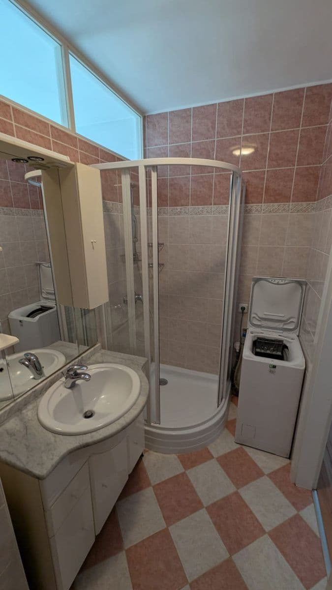 Prenájom bytu 2-izbový 52 m², Zengrova, Praha, Praha Prenájom bytu 2-izbový 52 m², Zengrova, Praha, Praha