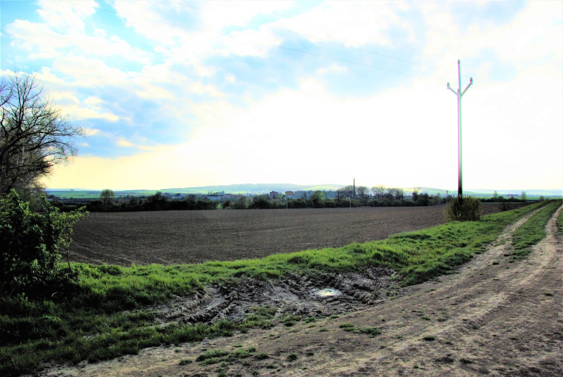 Predaj pozemku 3.021 m², Hněvotín, Olomoucký kraj Predaj pozemku 3.021 m², Hněvotín, Olomoucký kraj