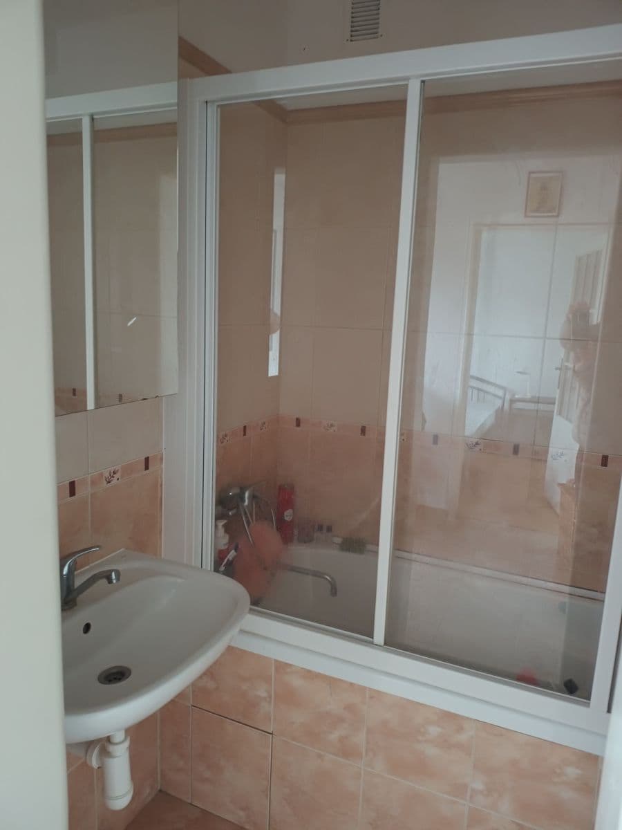 Prenájom bytu 3-izbový 70 m², Na Šutce, Praha, Praha Prenájom bytu 3-izbový 70 m², Na Šutce, Praha, Praha