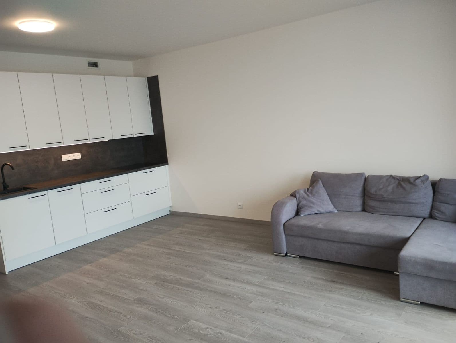 Prenájom bytu 1-izbový 47 m², Poděbradská, Praha, Praha Prenájom bytu 1-izbový 47 m², Poděbradská, Praha, Praha