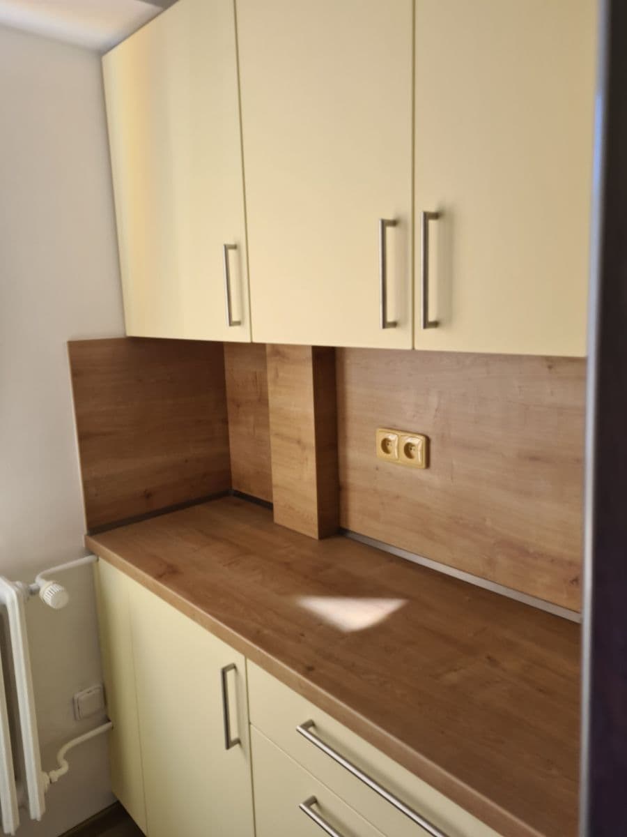 Prenájom bytu 3-izbový 56 m², M. Kudeříkové, Benešov, Středočeský kraj Prenájom bytu 3-izbový 56 m², M. Kudeříkové, Benešov, Středočeský kraj