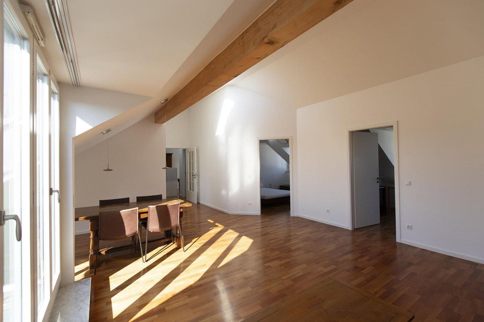 Prenájom bytu 3-izbový 90 m², Forstenrieder Allee 194, München, Bavorsko Prenájom bytu 3-izbový 90 m², Forstenrieder Allee 194, München, Bavorsko