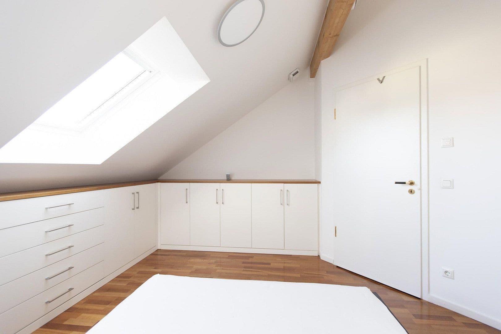 Prenájom bytu 3-izbový 90 m², Forstenrieder Allee 194, München, Bavorsko Prenájom bytu 3-izbový 90 m², Forstenrieder Allee 194, München, Bavorsko