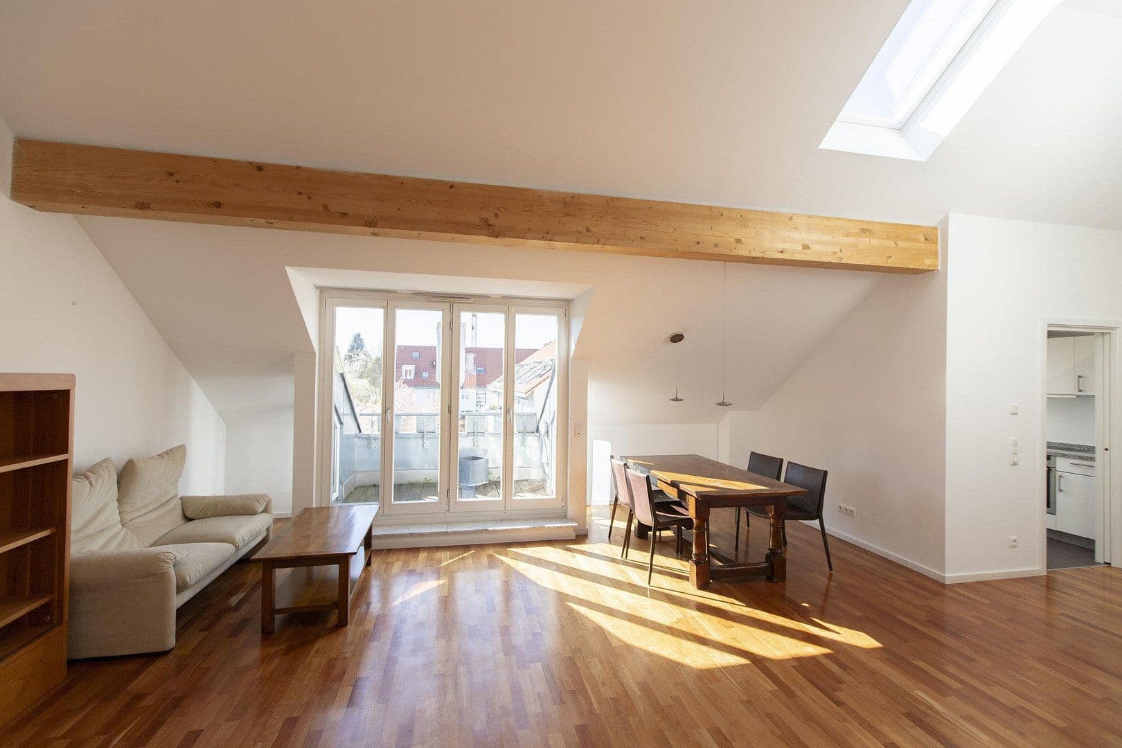 Prenájom bytu 3-izbový 90 m², Forstenrieder Allee 194, München, Bavorsko Prenájom bytu 3-izbový 90 m², Forstenrieder Allee 194, München, Bavorsko