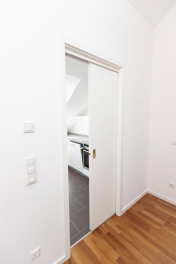 Prenájom bytu 3-izbový 90 m², Forstenrieder Allee 194, München, Bavorsko Prenájom bytu 3-izbový 90 m², Forstenrieder Allee 194, München, Bavorsko