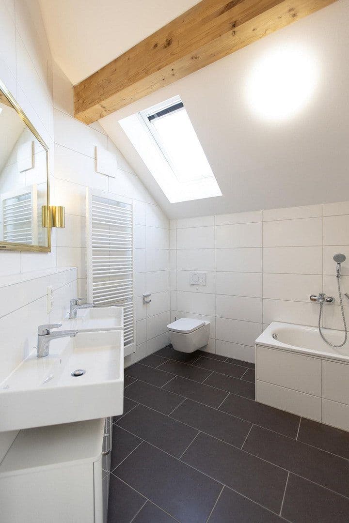 Prenájom bytu 3-izbový 90 m², Forstenrieder Allee 194, München, Bavorsko Prenájom bytu 3-izbový 90 m², Forstenrieder Allee 194, München, Bavorsko