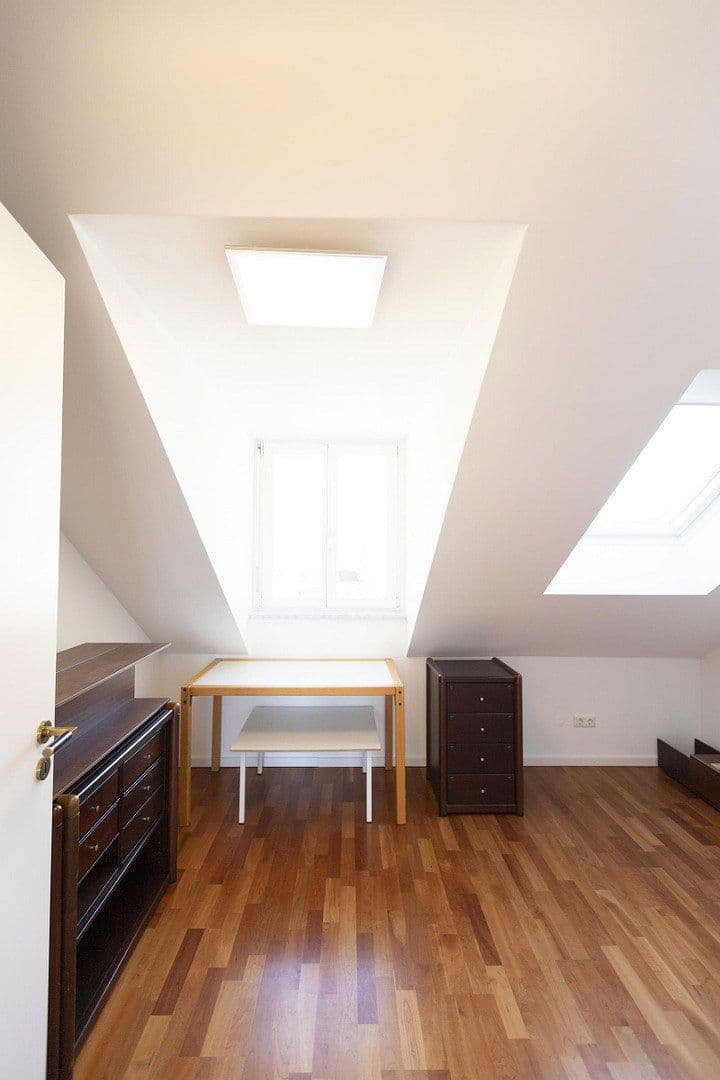 Prenájom bytu 3-izbový 90 m², Forstenrieder Allee 194, München, Bavorsko Prenájom bytu 3-izbový 90 m², Forstenrieder Allee 194, München, Bavorsko