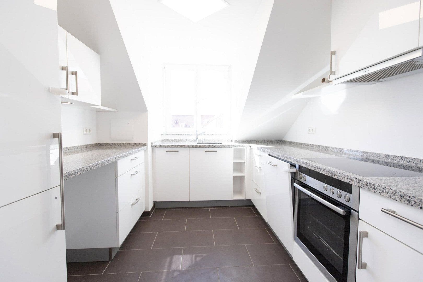 Prenájom bytu 3-izbový 90 m², Forstenrieder Allee 194, München, Bavorsko Prenájom bytu 3-izbový 90 m², Forstenrieder Allee 194, München, Bavorsko