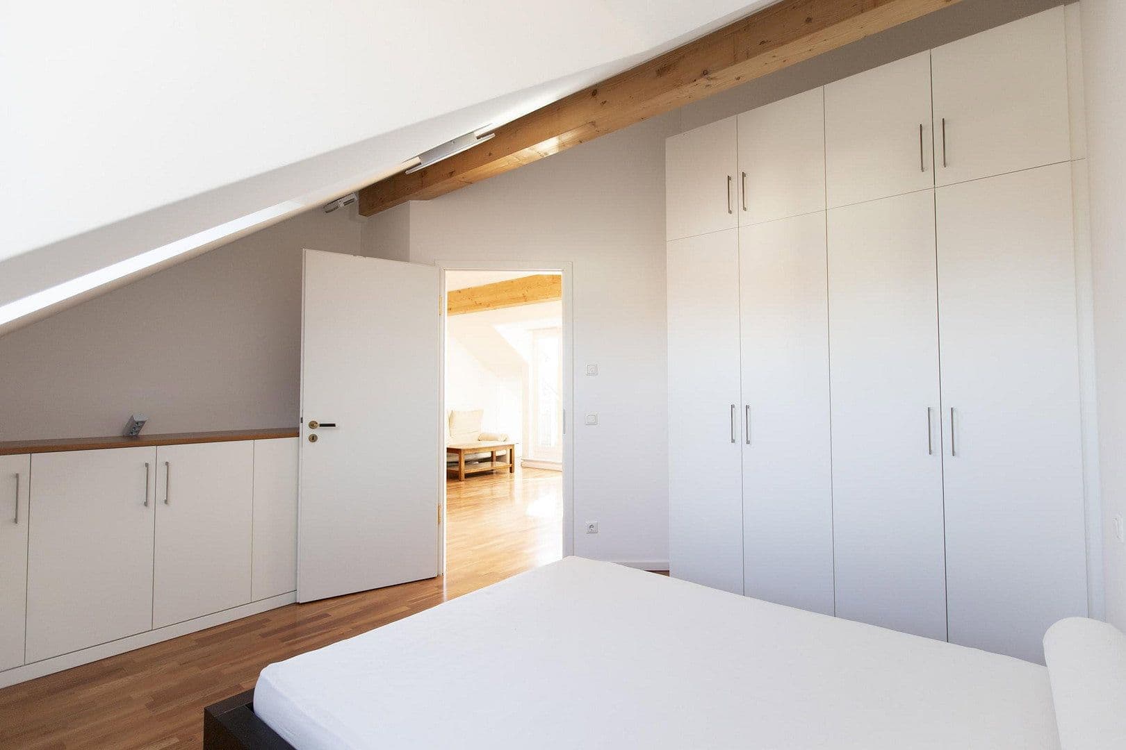 Prenájom bytu 3-izbový 90 m², Forstenrieder Allee 194, München, Bavorsko Prenájom bytu 3-izbový 90 m², Forstenrieder Allee 194, München, Bavorsko