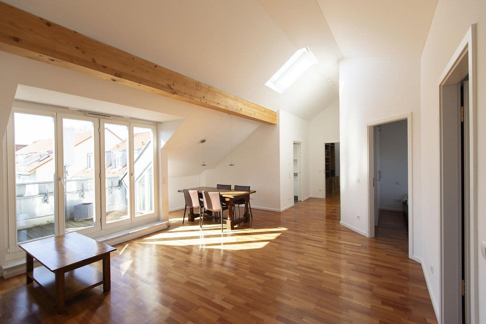 Prenájom bytu 3-izbový 90 m², Forstenrieder Allee 194, München, Bavorsko Prenájom bytu 3-izbový 90 m², Forstenrieder Allee 194, München, Bavorsko