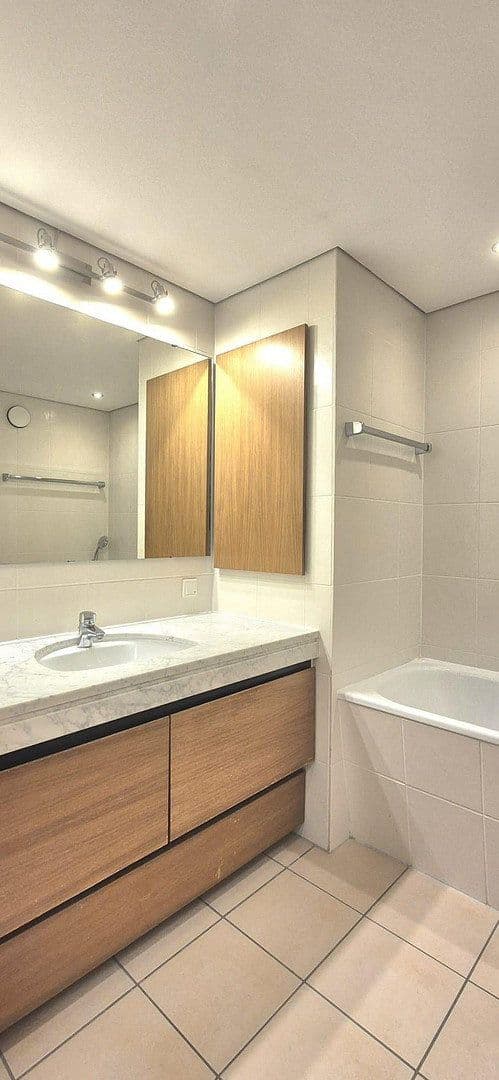 Predaj bytu 2-izbový 73 m², Essen, Severné Porýnie - Westfálsko Predaj bytu 2-izbový 73 m², Essen, Severné Porýnie - Westfálsko