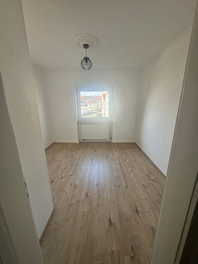 Prenájom bytu 78 m², Eisenstr. 21, Mannheim, Bádensko-Wurttembersko Prenájom bytu 78 m², Eisenstr. 21, Mannheim, Bádensko-Wurttembersko