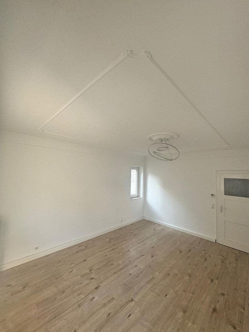 Prenájom bytu 78 m², Eisenstr. 21, Mannheim, Bádensko-Wurttembersko Prenájom bytu 78 m², Eisenstr. 21, Mannheim, Bádensko-Wurttembersko