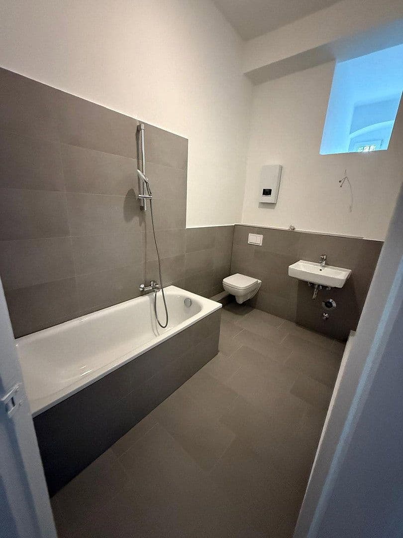 Prenájom bytu 3-izbový 107 m², Detmolder Straße, Berlin, Berlín Prenájom bytu 3-izbový 107 m², Detmolder Straße, Berlin, Berlín