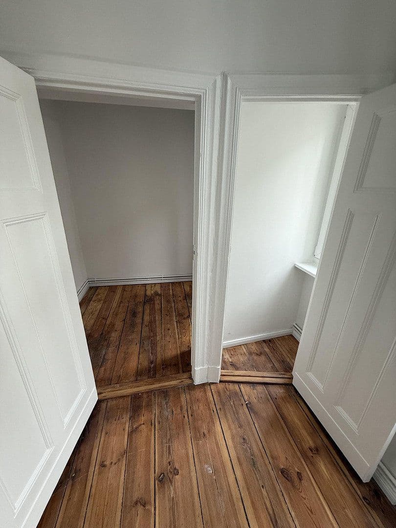 Prenájom bytu 3-izbový 107 m², Detmolder Straße, Berlin, Berlín Prenájom bytu 3-izbový 107 m², Detmolder Straße, Berlin, Berlín