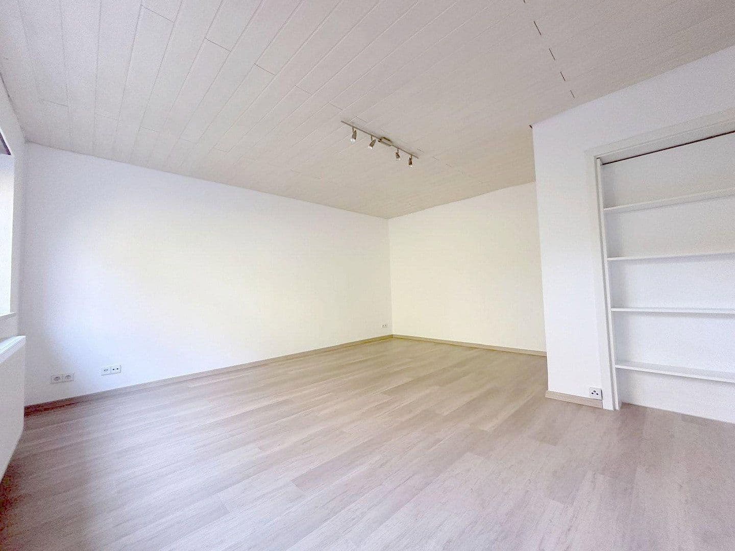 Prenájom bytu 1-izbový 36 m², Pliezhausen, Bádensko-Wurttembersko Prenájom bytu 1-izbový 36 m², Pliezhausen, Bádensko-Wurttembersko