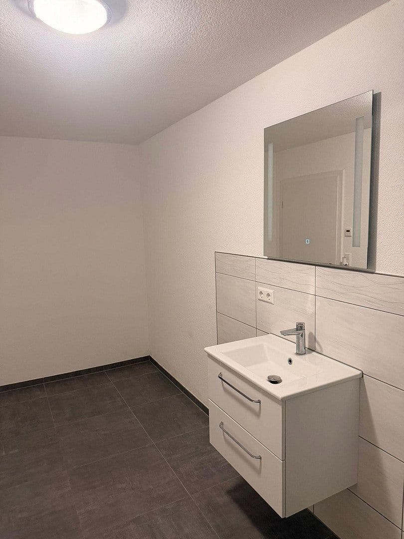 Prenájom bytu 2-izbový 70 m², Amstetten, Bádensko-Wurttembersko Prenájom bytu 2-izbový 70 m², Amstetten, Bádensko-Wurttembersko