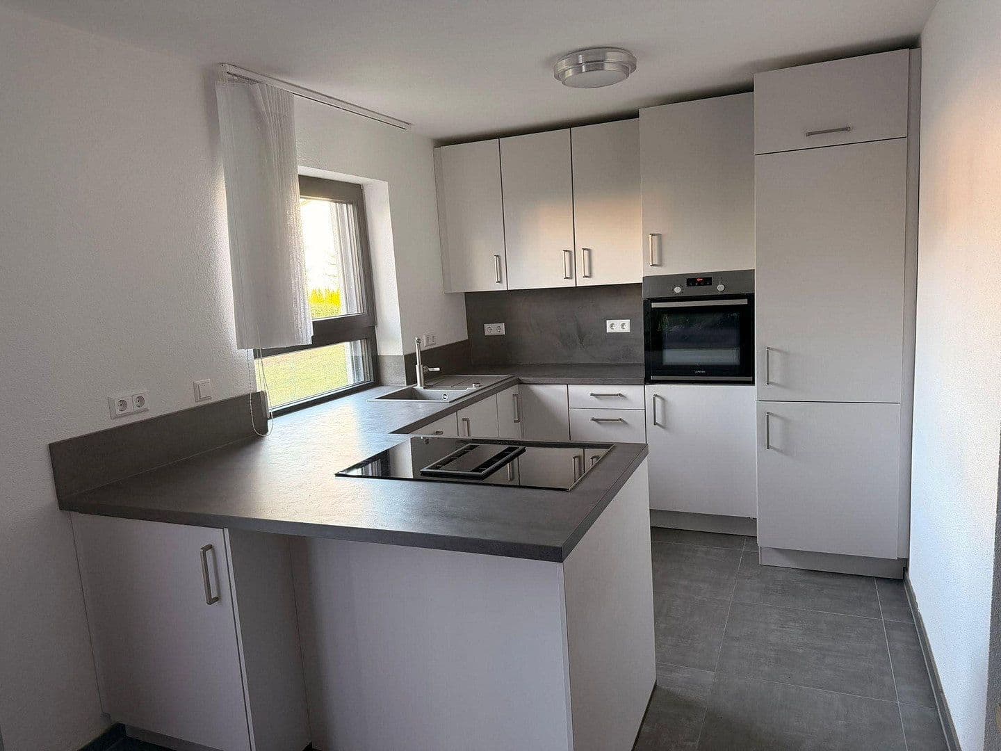 Prenájom bytu 2-izbový 70 m², Amstetten, Bádensko-Wurttembersko Prenájom bytu 2-izbový 70 m², Amstetten, Bádensko-Wurttembersko