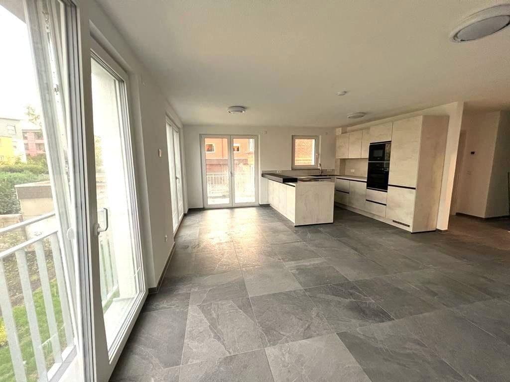 Prenájom bytu 3-izbový 85 m², Sindelfingen, Bádensko-Wurttembersko Prenájom bytu 3-izbový 85 m², Sindelfingen, Bádensko-Wurttembersko